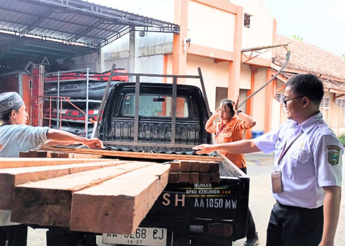 Pemkab Salurkan Bantuan Kepada Korban Bencana Desa Munggu 