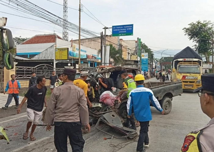 Pick Up Oleng, Tabrakan dengan Dump Truk di Ajibarang Banyumas, Dua Warga Cibangkong Alami Patah Kaki