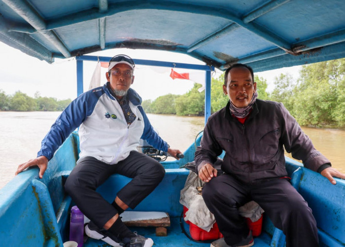 Terinspirasi Kisah Guru Muchtar,  Sekda Jateng Susuri Jejak Menuju Sekolah Terluar di Cilacap