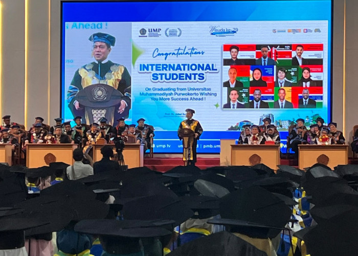 Dari Yaman hingga Filipina, Mahasiswa Internasional UMP Diwisuda Bersama Ribuan Lulusan