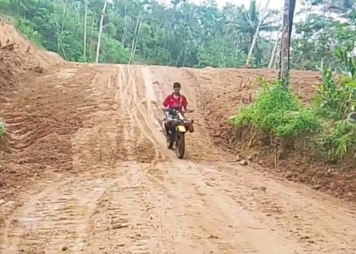 Akses Vital di Majenang Cilacap Pulih, Usai Tanah Longsor Dibersihkan