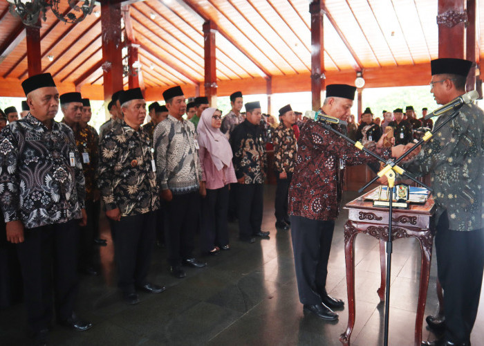 Dorong Birokrasi Solid dan Profesional, Pj Bupati Banjarnegara Rotasi dan Lantik 45 Pejabat  