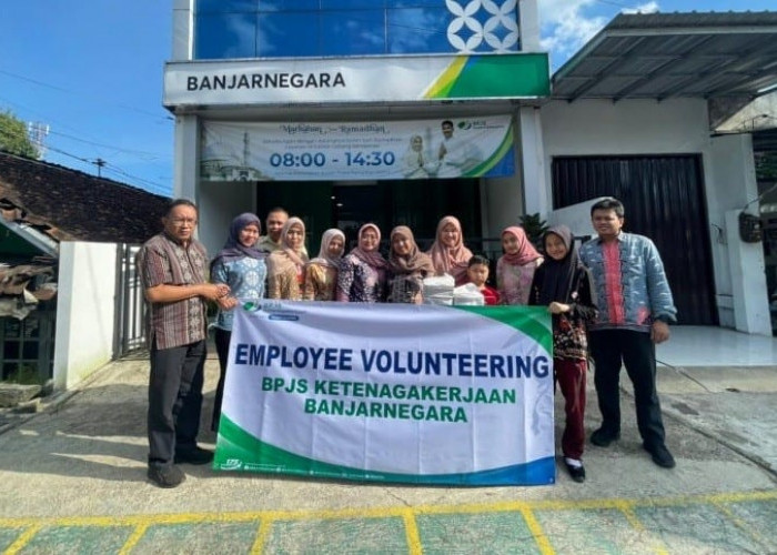 Ramadan Penuh Berkah, BPJS Ketenagakerjaan Banjarnegara Turun Berbagi Takjil