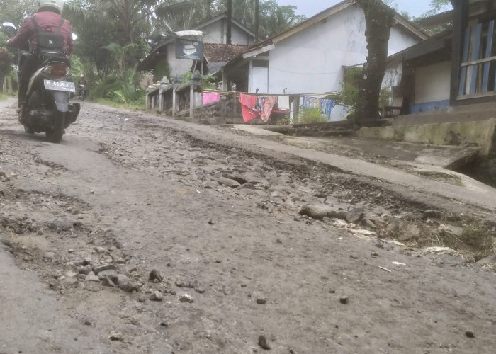 Perbaikan Jalan Kabupaten Grumbul Maratelu Dijanjikan Tahun Lalu