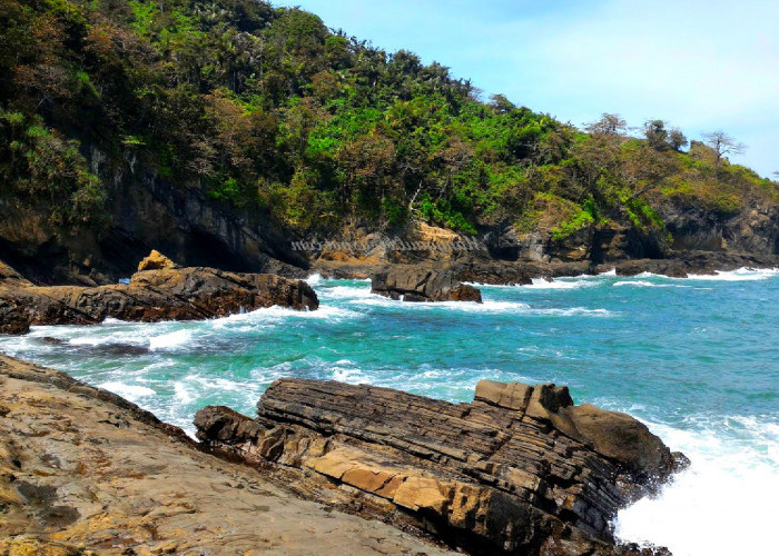 Indahnya Pantai Kali Kencana di Pulau Nusakambangan Cilacap