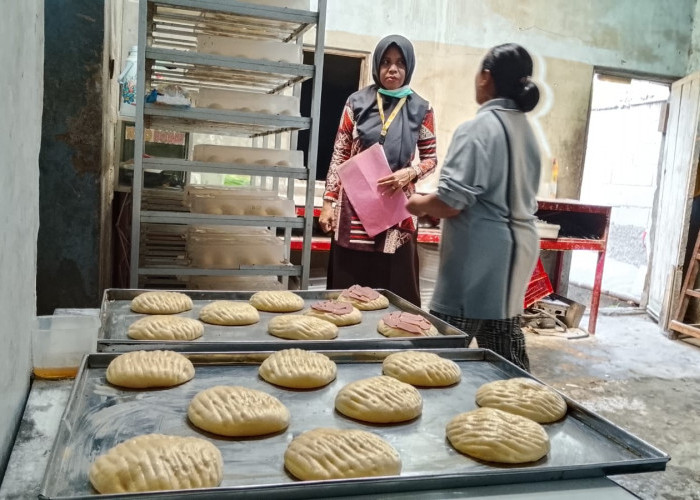 Puskesmas Sumpiuh II Bina UMKM melalui Visitasi PIRT, Pemeriksaan Dilakukan demi Menjamin Keamanan Produk
