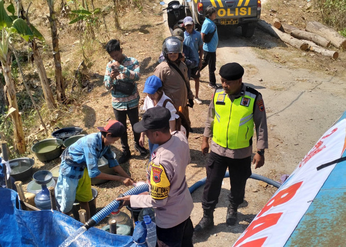 Polres Kebumen Salurkan 13.500 Liter Air Bersih