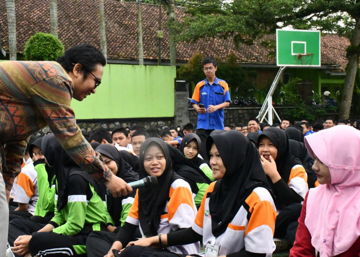 Sosialisasi di SMKN 1 Kutasari, Bawaslu Purbalingga Tekankan Pentingnya Pengawasan Pemilu bagi Pemilih Pemula