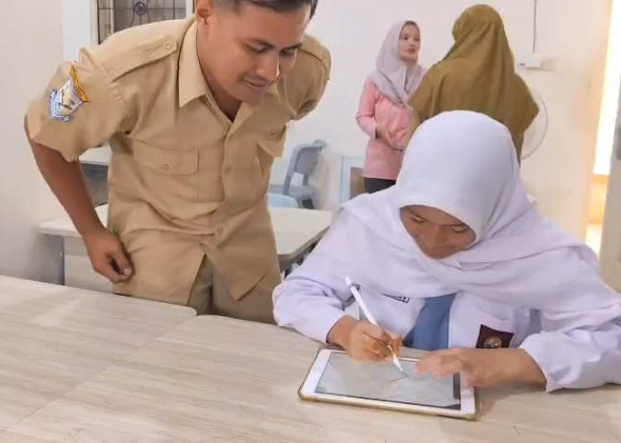 Masuk Desil 9, Siswi SLB Mandiraja Kehilangan Bansos meski Kondisi Keluarga Serba Terbatas