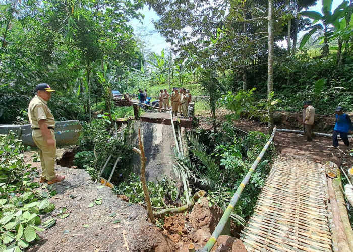 Tangani Jembatan Ambruk di Bantarbarang, Pemkab Purbalingga Bangun Jembatan Darurat Gelagar