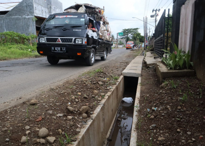 Sering Masuk Lapak Aduan, Akhirnya Drainase di Jalan Moh Besar Selesai Dipasang