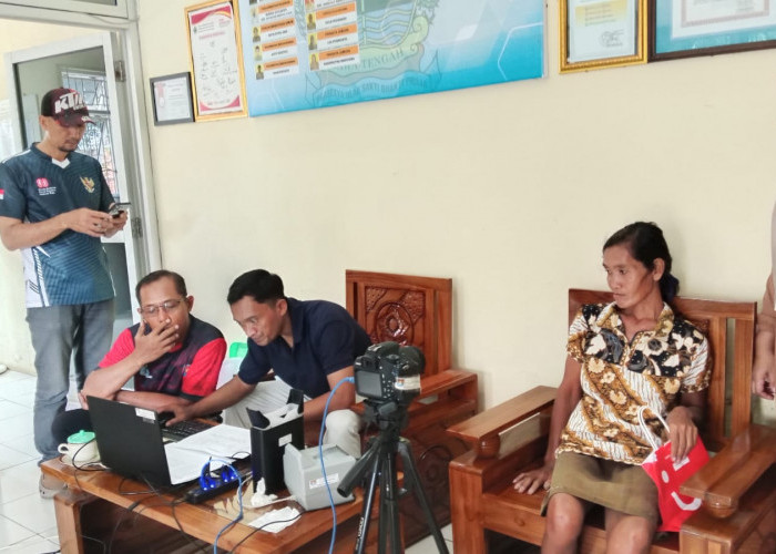 Disdukcapil Cilacap Jemput Bola Rekam E-KTP Bagi Penyandang Disabilitas dan ODGJ