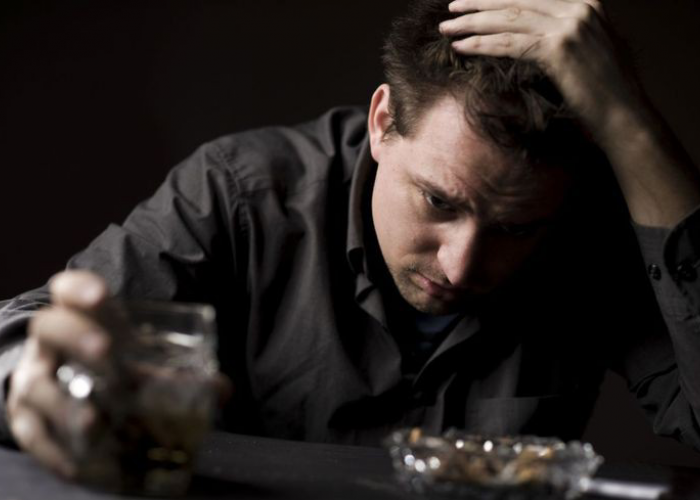 Risiko Gangguan Kesehatan Mental dengan Konsumsi Alkohol