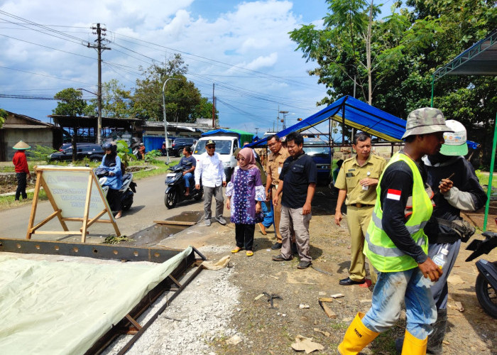 Pengerjaan Jalan Panican-Linggamas Terkendala Material, DPRD Turun Lapangan