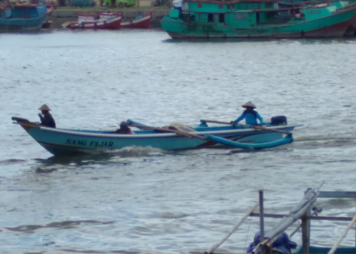 Meski Ada Peringatan Gelombang Tinggi, Nelayan di Cilacap Nekat Pergi Melaut