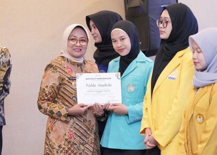 10 Mahasiswa Kebumen Terima Beasiswa Tradha Foundation