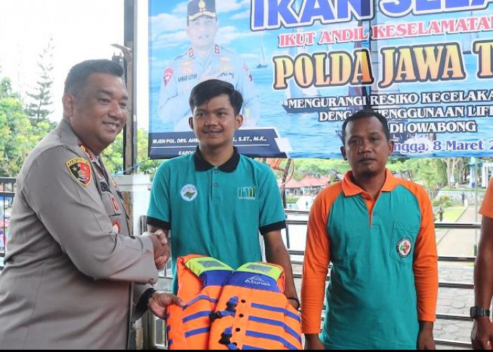 Cegah Kecelakaan Air, Polres Purbalingga Bagikan Rompi Pelampung 