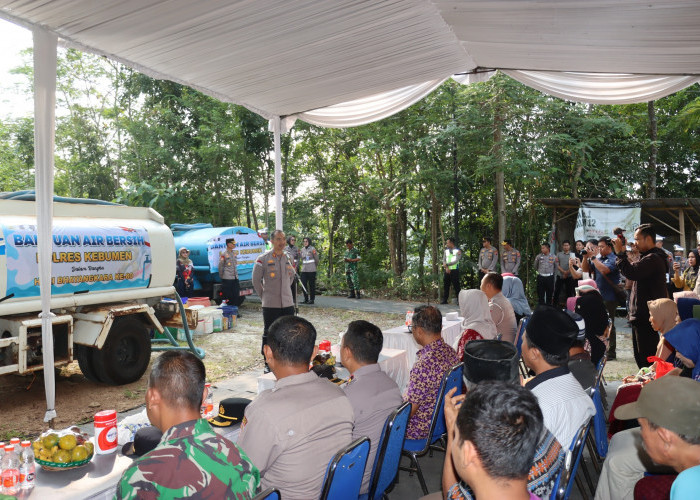 Polres Kebumen Salurkan 10.000 Liter Air Bersih  - Untuk Warga Desa Karangpoh