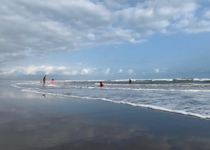 Wow, Empat Pantai di Cilacap Ini Berpotensi Jadi Tempat Surfing 