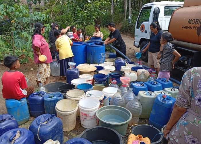 Ratusan Jiwa di Desa Karangkemiri Kesulitan Air Bersih, BPBD Cilacap Lakukan Droping AIr Bersih