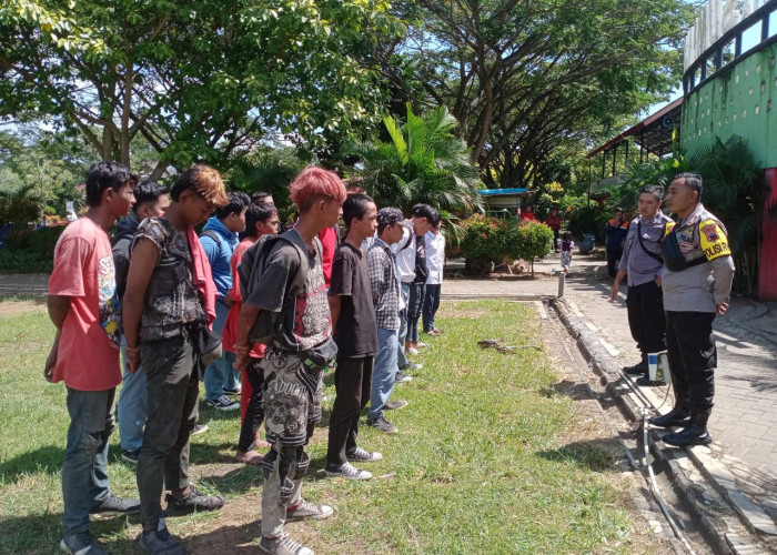 Polisi RW Gercep Bina Remaja Punk dan Pelajar Nongkrong di Taman Kota Sumpiuh