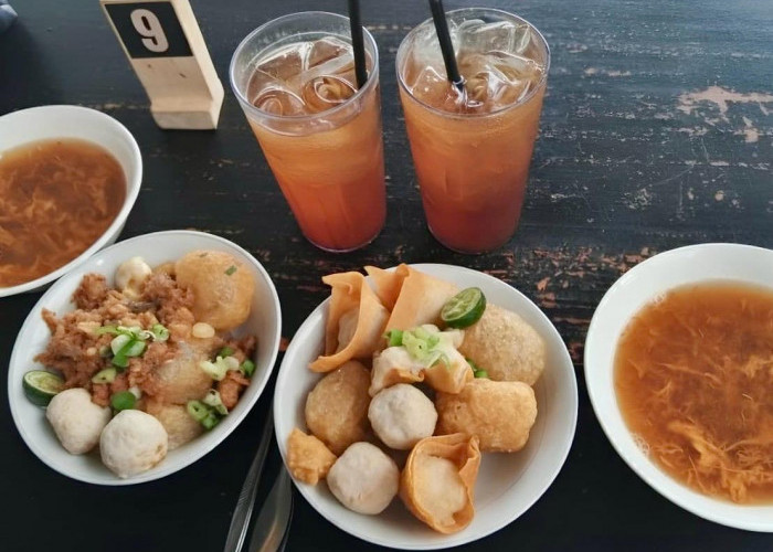 Kuliner Sensasi Pedas Menggoda di Cireng Kuah Mamake