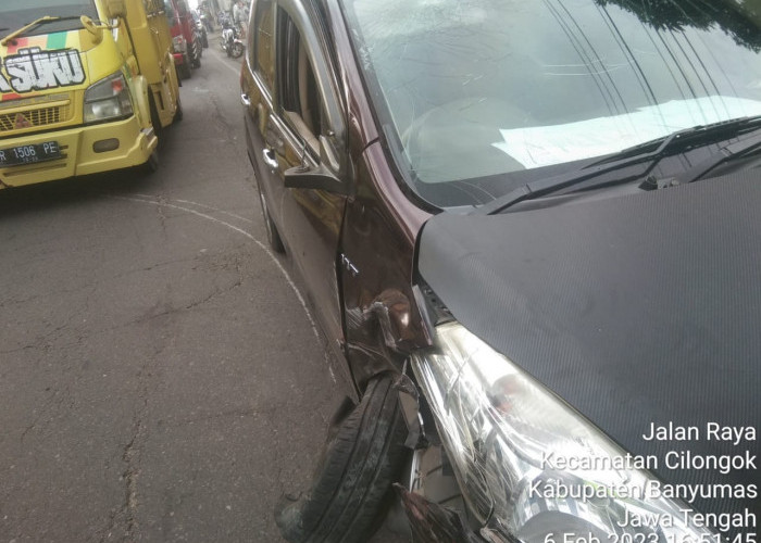 Kecelakaan Beruntun 3 Mobil dan 1 Sepeda Motor di Jalan Raya Cilongok - Purwokerto
