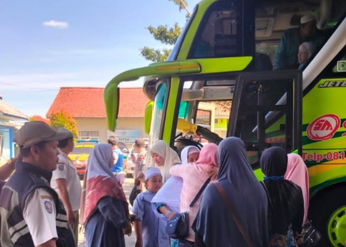 Pangkas Jarak, Empat Jamaah Haji Lansia Turun di Pendopo Kecamatan Sumpiuh