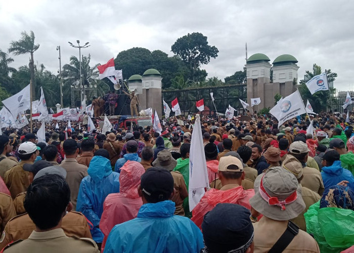 Lebih Dari 1.000 Perangkat Desa Banyumas Berangkat Demo ke Jakarta 