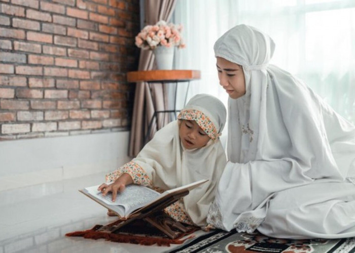 6 Cara Mudah Mengajarkan Anak Membaca Al-Qur'an Sejak Dini 