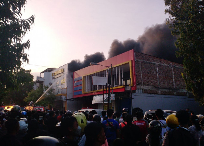 Kebakaran Hebat Landa Toko Kelontong 8 Saudara di Purbalingga, 5 Kendaraan Pemadam Dikerahkan