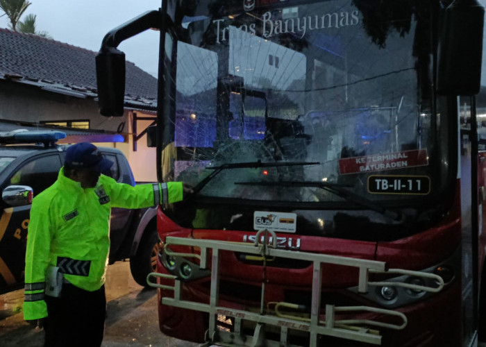 Kecelakaan Sepeda Motor Vs Bus Trans Banyumas di Jalan Raya Baturraden
