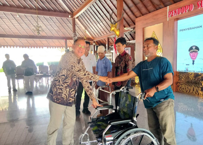 Bupati Sadewo Serahkan 34 Alat Bantu Disabilitas, Komitmen 'Openi' Seluruh Warga Banyumas