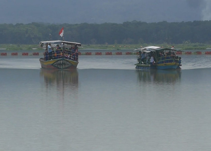 Keliling Waduk Mrica Naik Perahu, Alternatif Liburan Keluarga di Banjarnegara