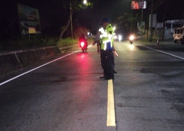Gagal Nyalip! Motor Vs Pikap Adu Banteng di Jalan Raya Ajibarang, Kondisi Dua Korban Kritis