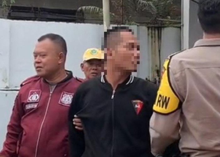 Viral! Lelaki Berjaket Lambang Brimob Diduga Mencuri Tolak Angin di Indomaret Purwokerto