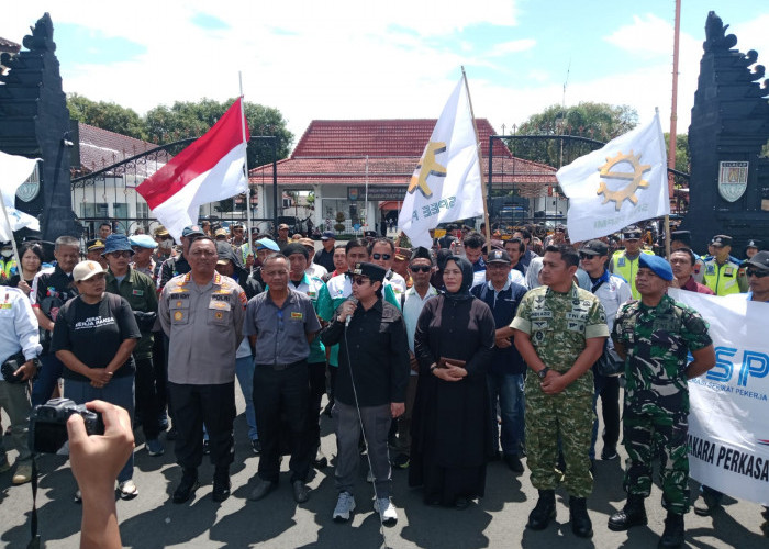 Aksi May Day di Cilacap, Buruh Sampaikan Enam Tuntutan kepada Pemerintah