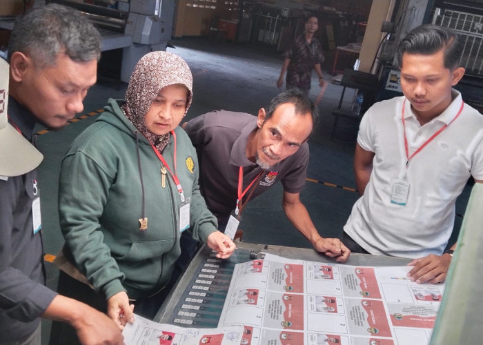 Bawaslu Banyumas Turun Langsung Awasi Proses Cetak Surat Suara di Bogor, Masih Ditemukan Ketidaksesuaian 