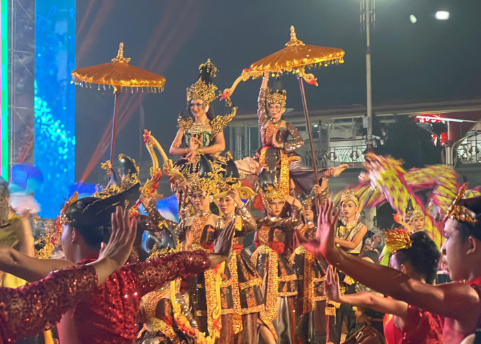 Tari Kolosal dan Drone Show Meriahkan Kebumen Fest 2025