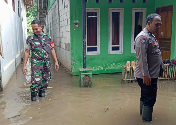 24 Rumah di Desa Sirau Terdampak Banjir