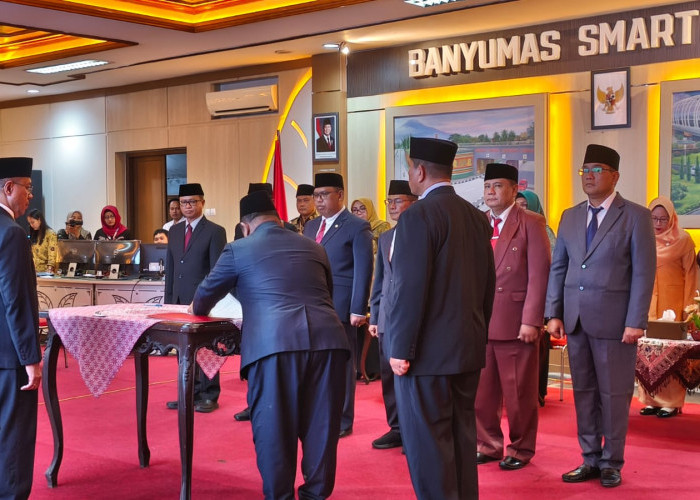 Lantik Pejabat Eselon II, Bupati Tekankan Soal Loyalitas