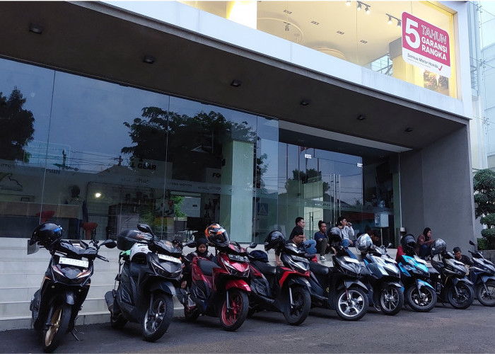 Puluhan Bikers Vario 125 Ikuti Nocturnal Honda Community Riding