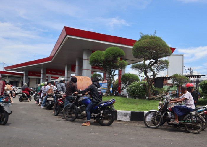 Isu Kenaikan BBM Picu Kekhawatiran Warga, Harga Masih Stabil di SPBU
