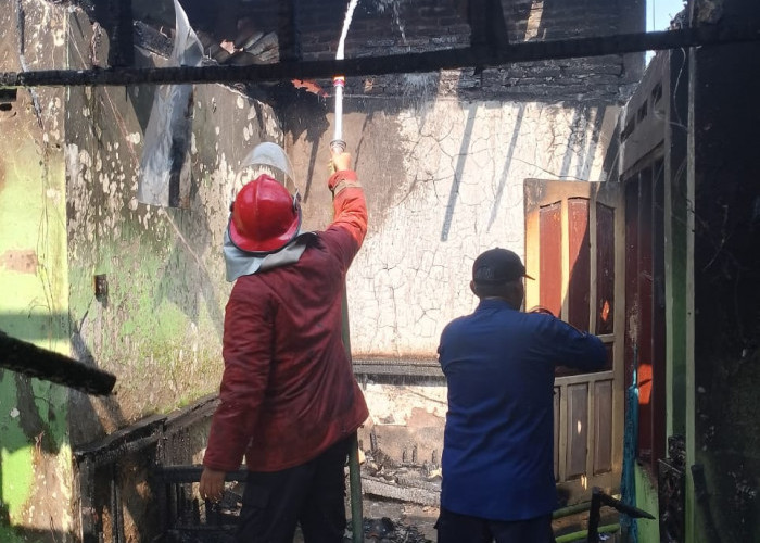 Dua Rumah Warga Karangsoka Terbakar, Diduga Akibat Korsleting Listrik