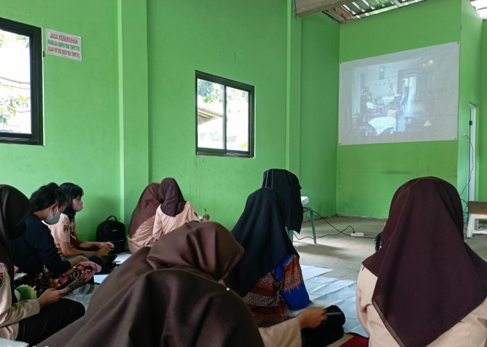 Ingatkan Sejarah, Nobar Film G30S PKI Digelar Kebokura Sumpiuh 