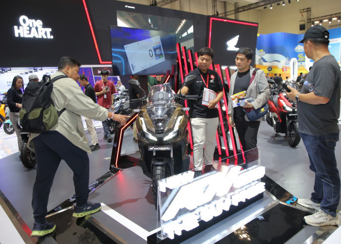 New Honda ADV160 Jadi Ikon Skutik SUV Premium, Jadi Buruan Pengunjung IMOS 2025