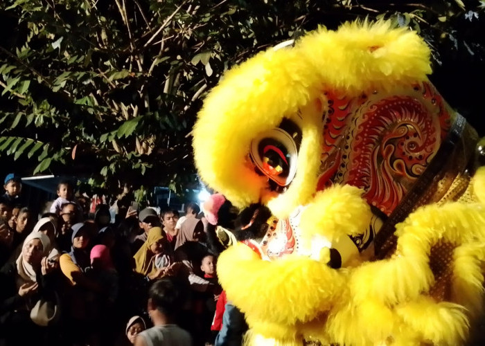 Antre Angpao di Mulut Barongsai, Atraksi Imlek Sedot Ribuan Warga Banyumas