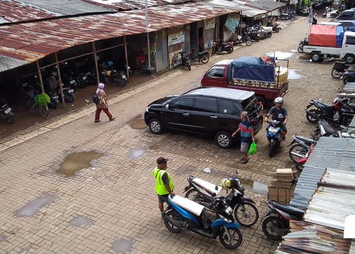 Jukir Pasar Sumpiuh Berdayakan Warga Sekitar 