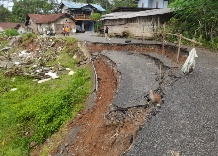 Jalur Alternatif Banjarnegara-Kebumen Ambles, Roda Empat Harus Memutar 20 Km