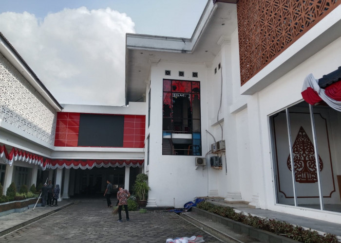 Aktivitas di Kantor DPRD Cilacap berangsur Normal, Fokus Pembersihan Gedung Pasca Kerusuhan